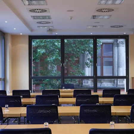 Intercityhotel Szálloda 4*